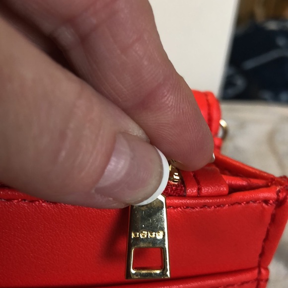 Bebe red quilted faux leather with gold chain - Picture 7 of 8